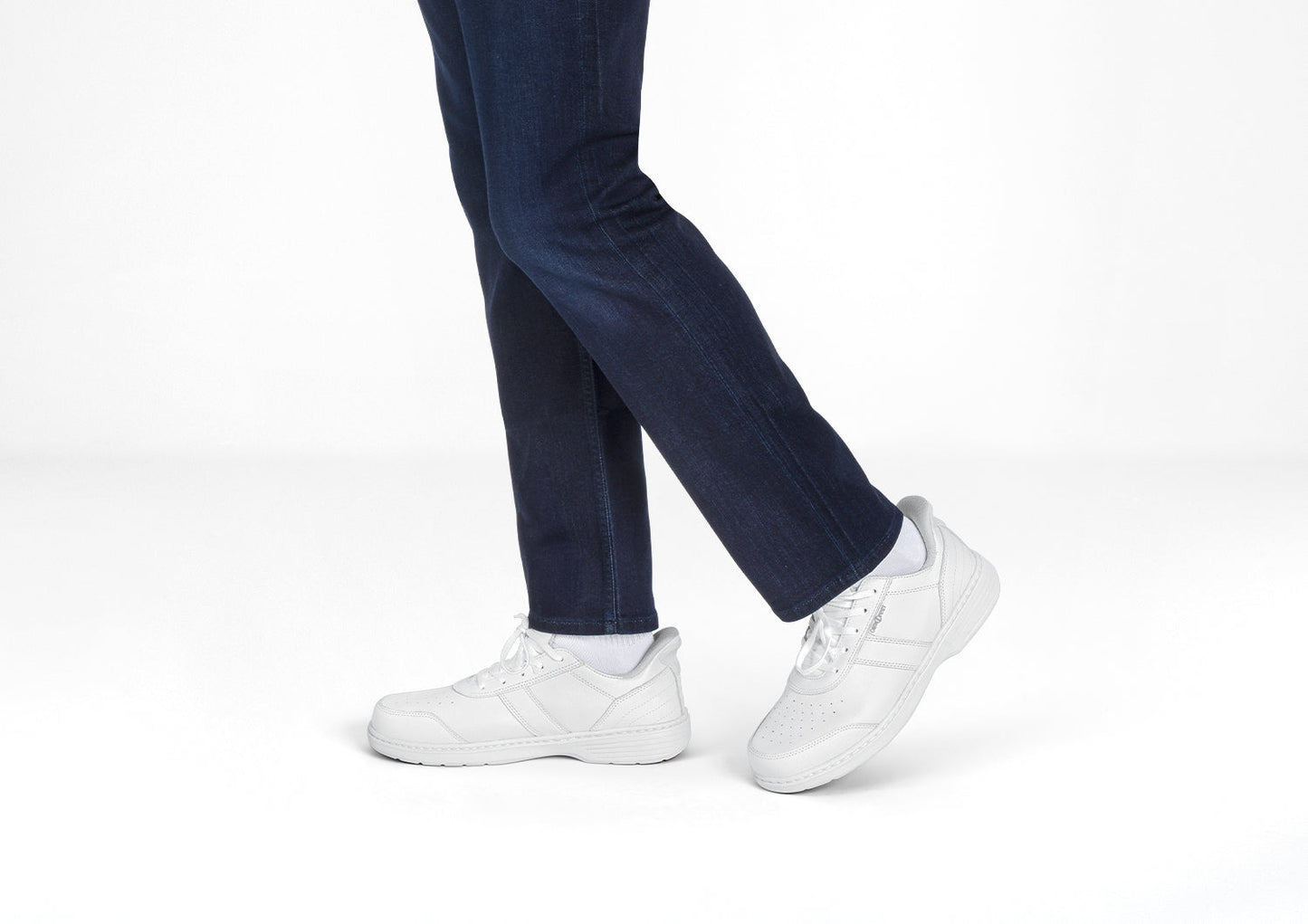 Orthofeet Pierre Hands-Free White - lifestyle