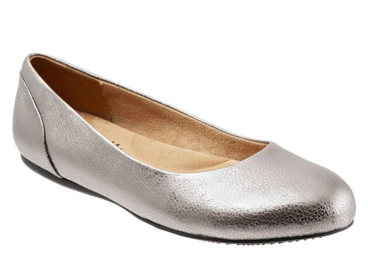 Softwalk Sonoma - Women's Flat Platinum (S1862911)