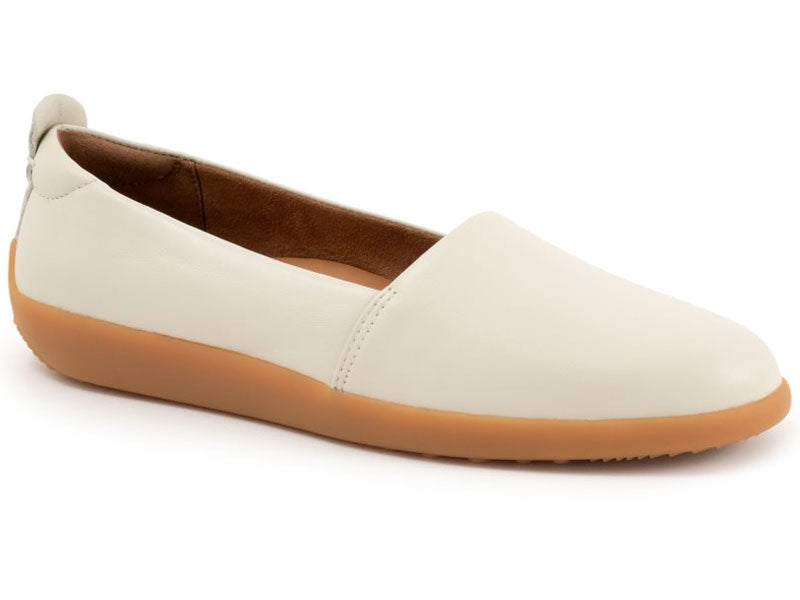 Softwalk Deva - Womens Flat Off White (115)