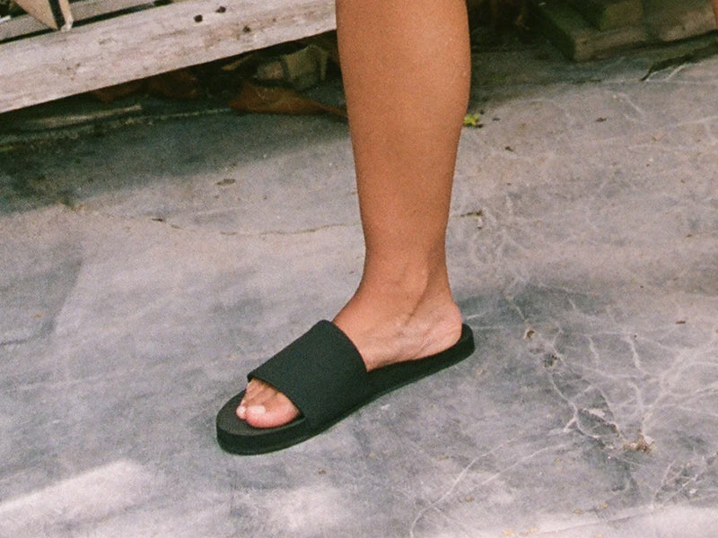 INDOSOLE ESSNTLS - Women's Slides