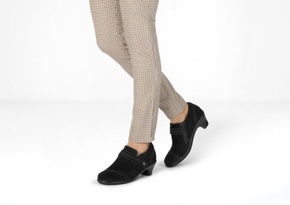 Orthofeet Eva Black Suede - lifestyle