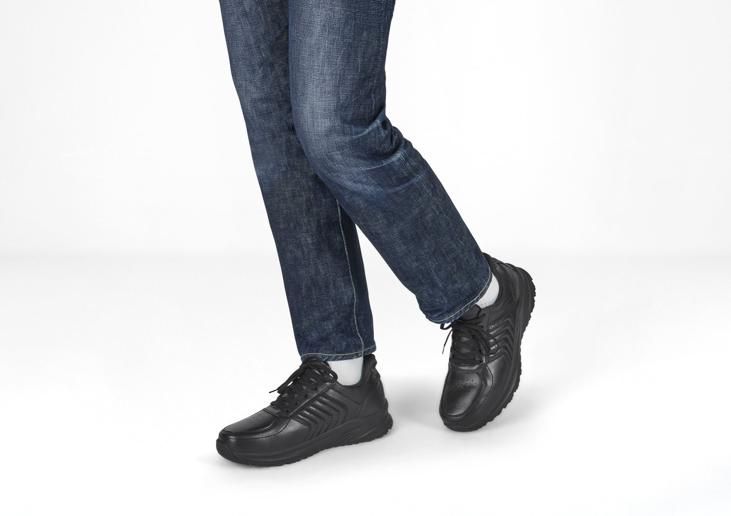 Orthofeet Navigate Hands-Free Black - lifestyle