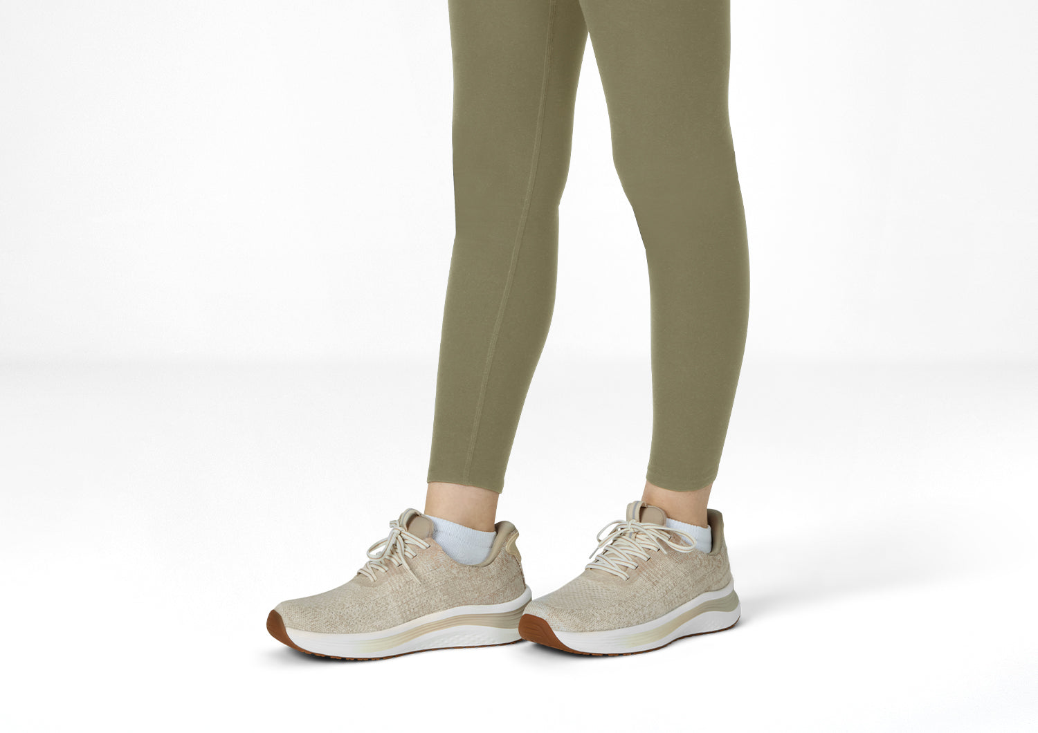 Orthofeet Nira Hands-Free Blonde - lifestyle