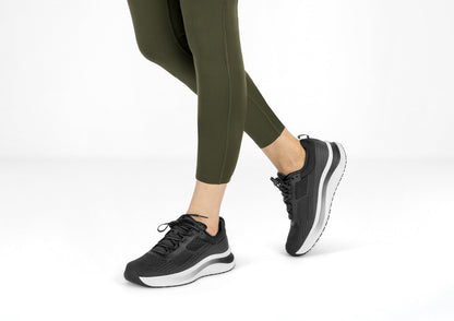 Orthofeet Relay Midnight Black - lifestyle