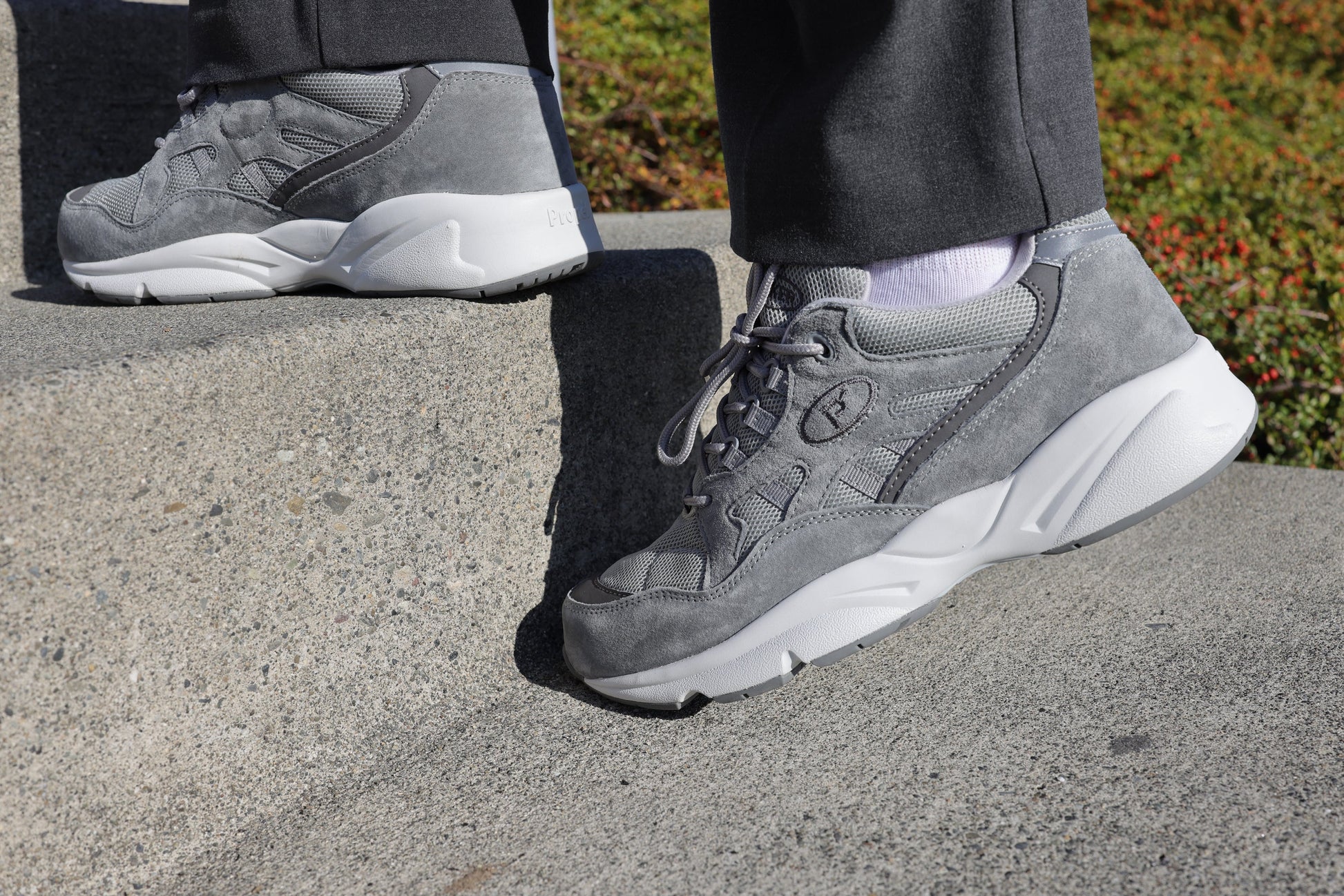 MAA362S GRY Lifestyle Fall Steps