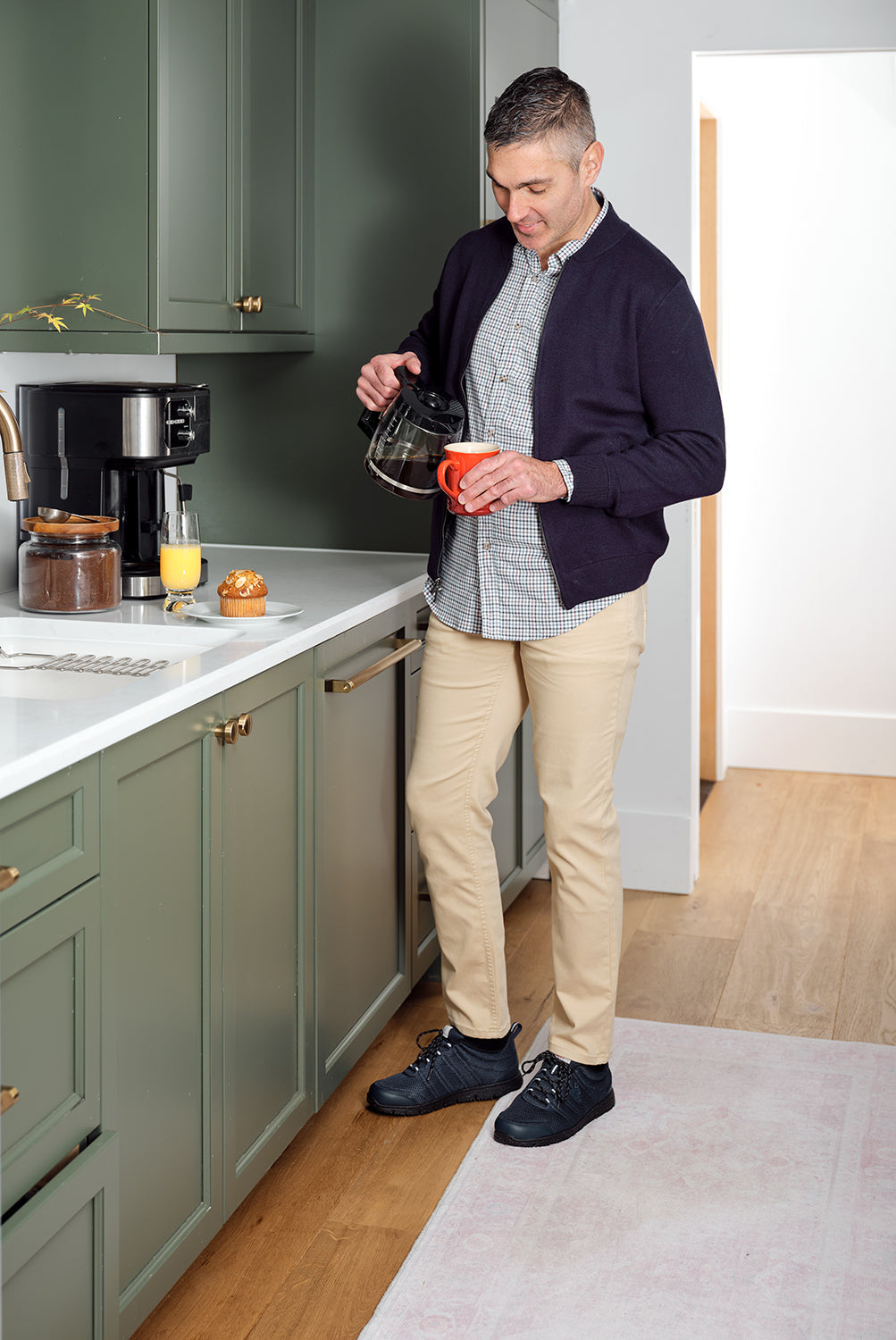 MAT242M TravelWalker Lace MBL lifestyle kitchen