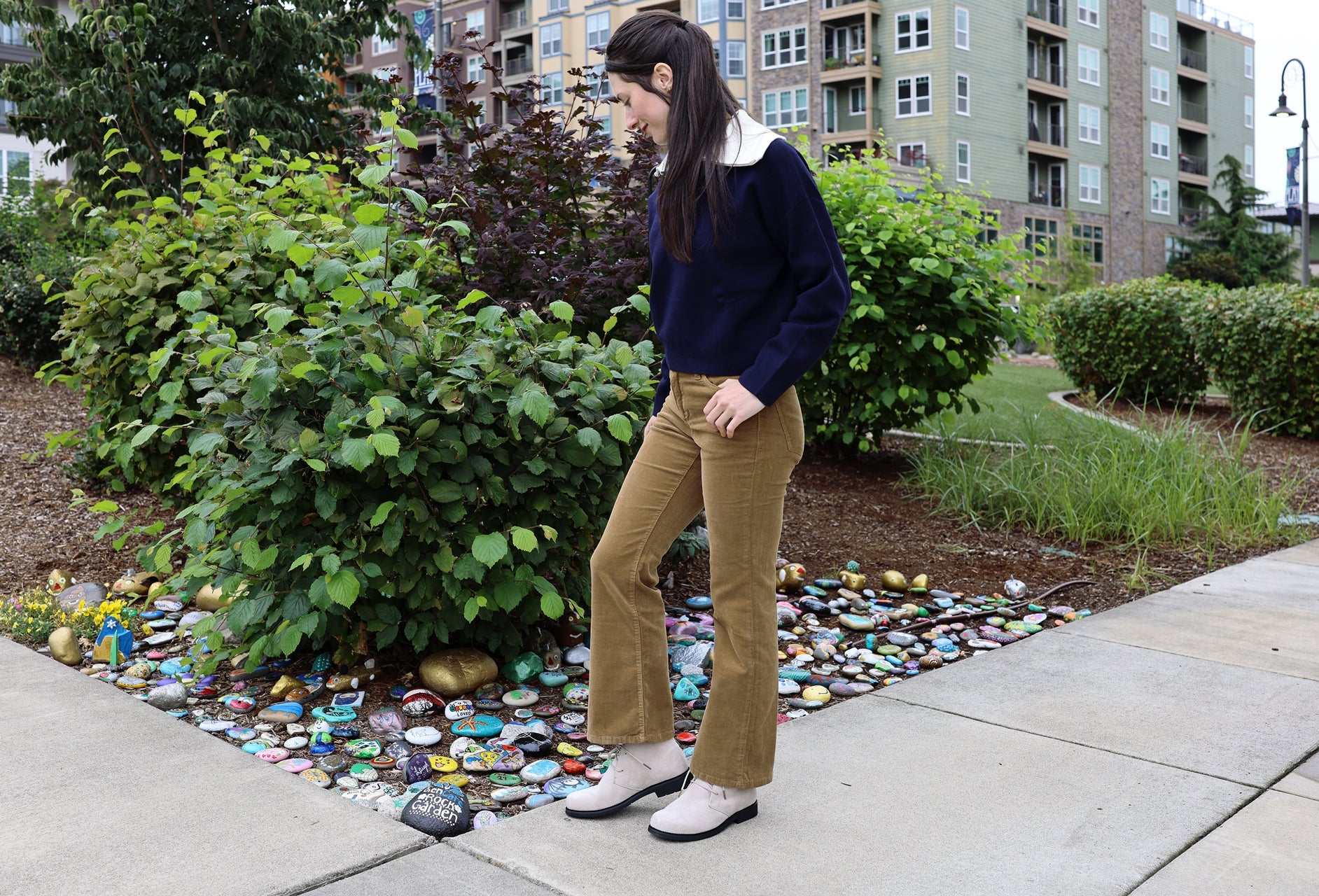 WBA102S Harlee TAU Lifestyle Sidewalk