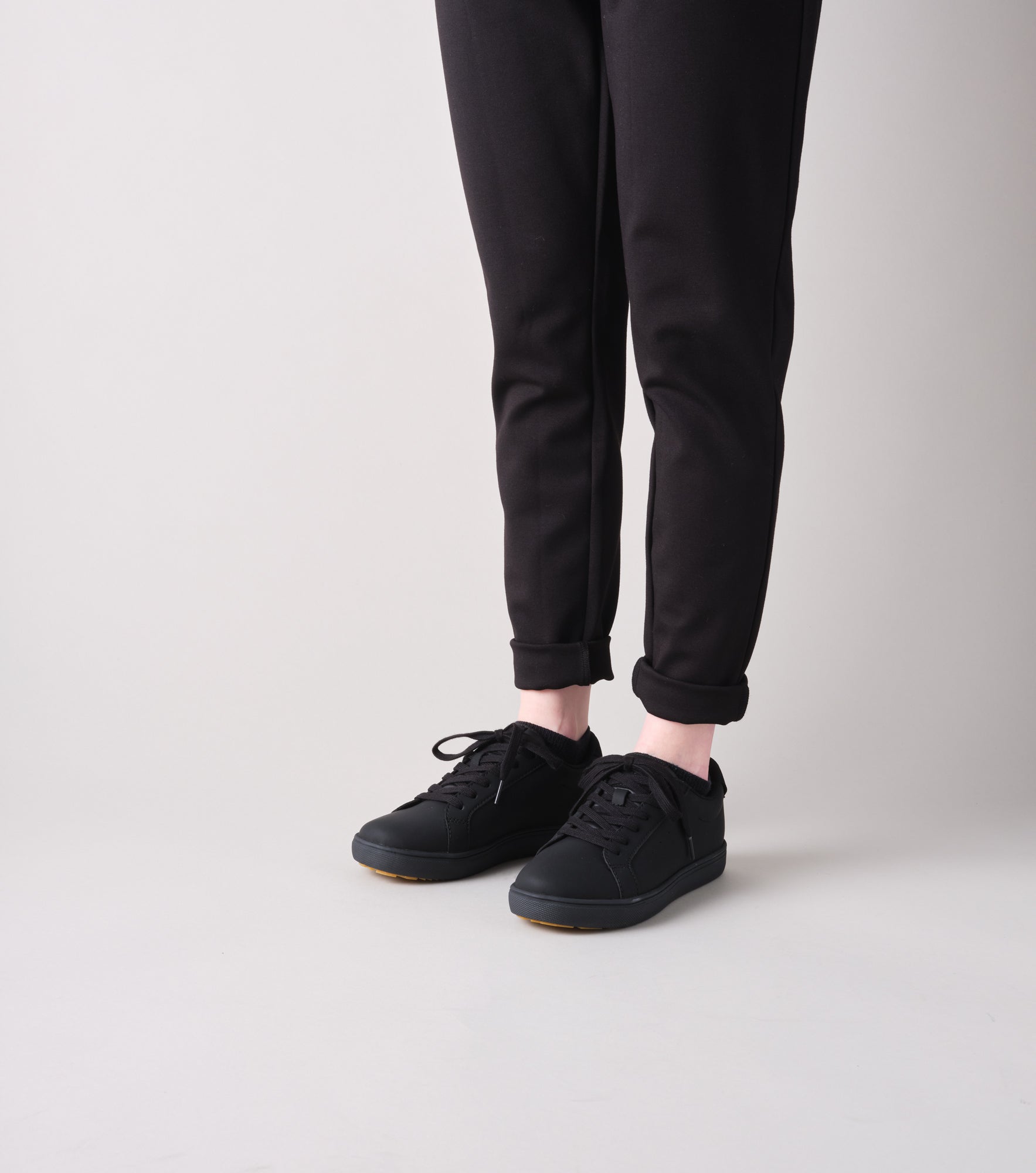 WCV002P Charlie BLK Editorial OnFoot 3V
