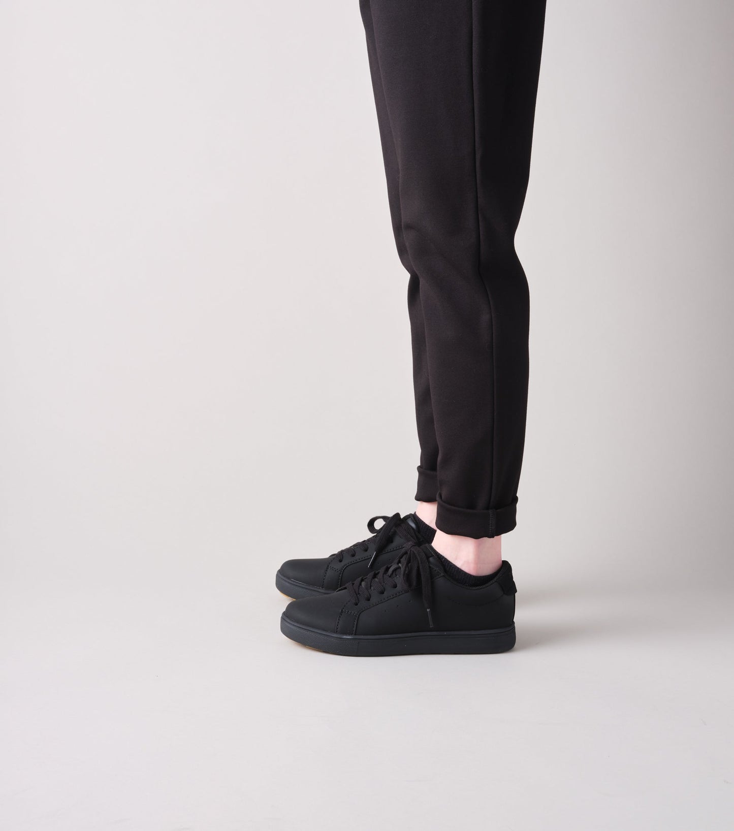 WCV002P Charlie BLK Editorial OnFoot OV