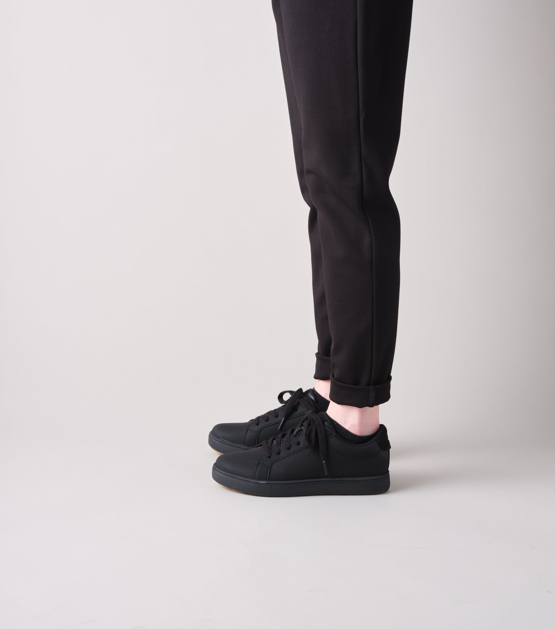 WCV002P Charlie BLK Editorial OnFoot OV