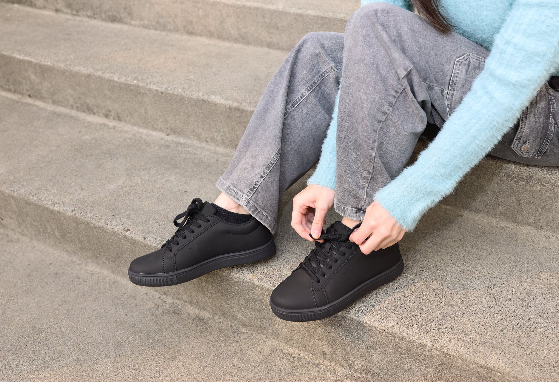 WCV002P Charlie BLK Lifestyle StepsTeal Laces