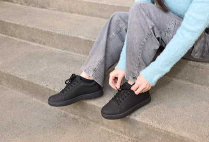 WCV002P Charlie BLK Lifestyle StepsTeal Laces