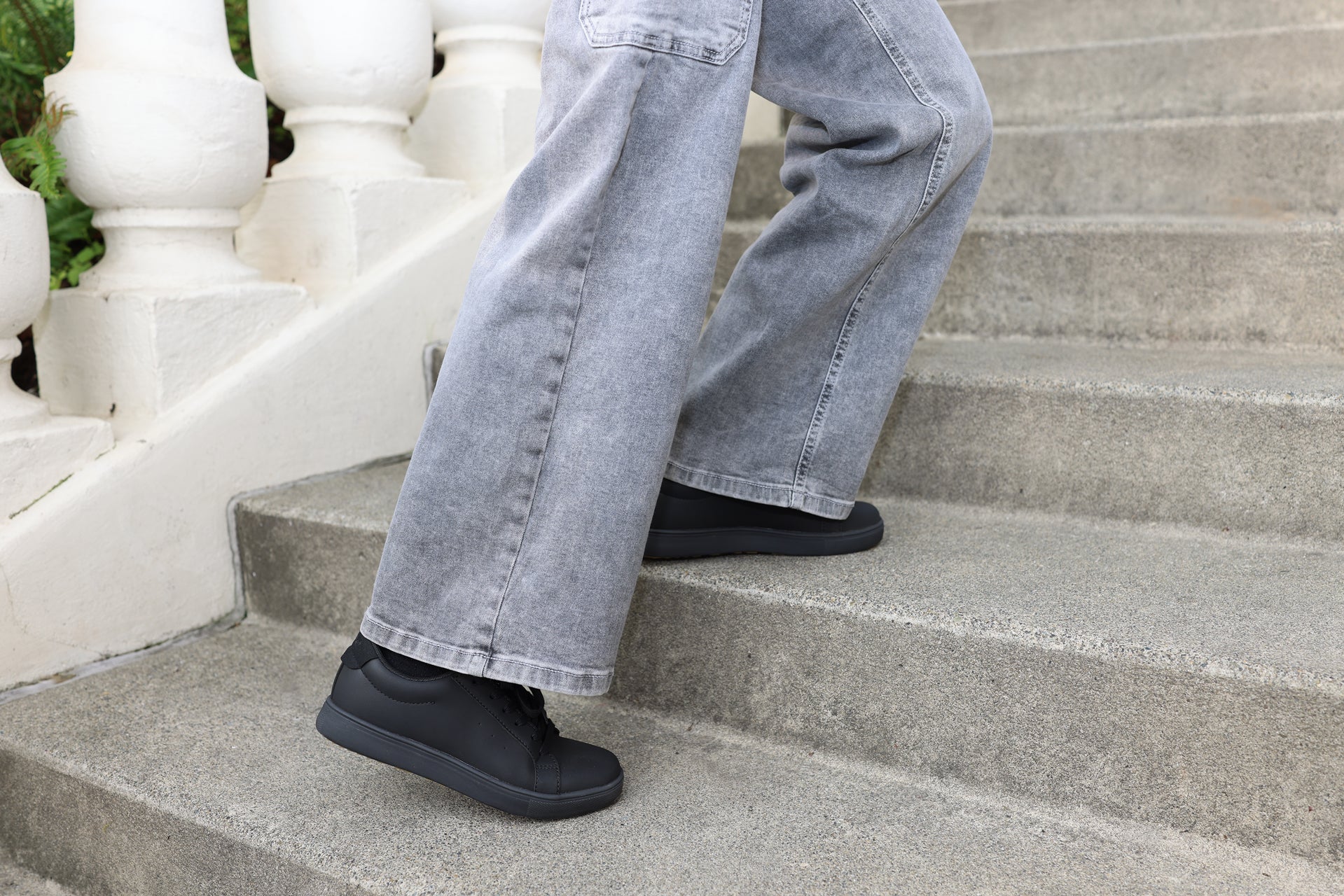 WCV002P Charlie BLK Lifestyle Steps OVIV