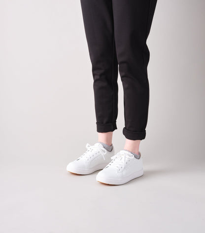 WCV002P Charlie WHT Editorial OnFoot 3V