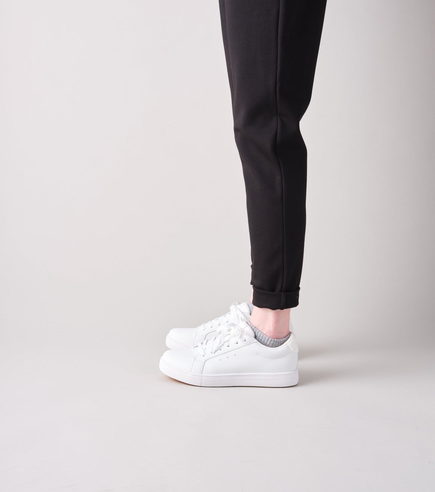 WCV002P Charlie WHT Editorial OnFoot OV