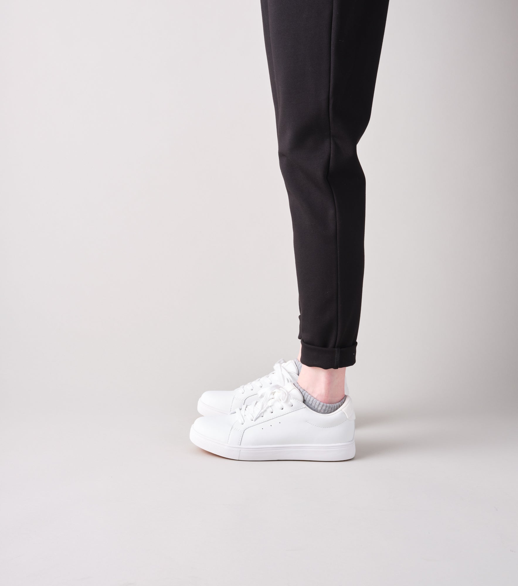 WCV002P Charlie WHT Editorial OnFoot OV