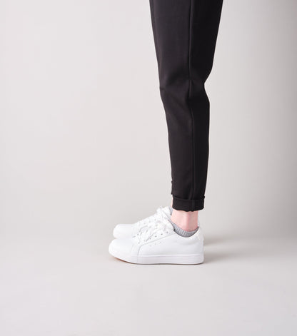 WCV002P Charlie WHT Editorial OnFoot OV