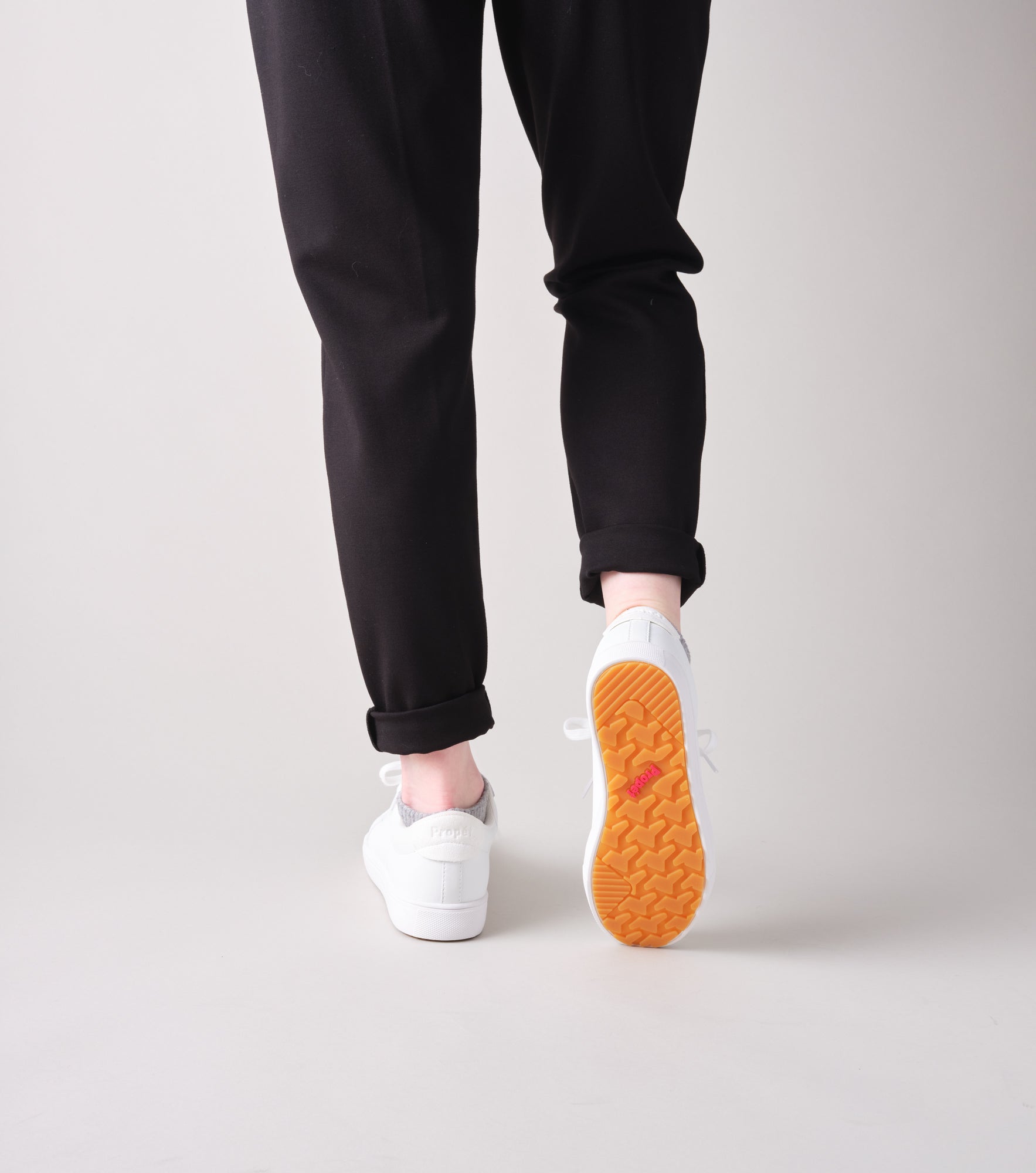 WCV002P Charlie WHT Editorial OnFoot SV