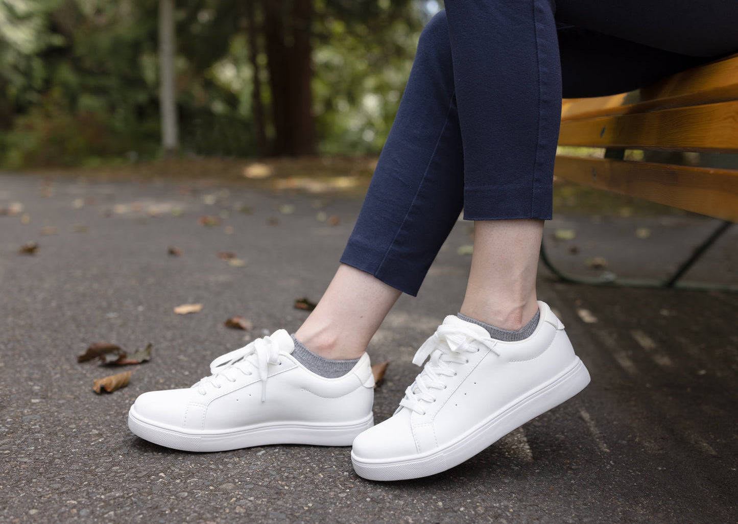 WCV002P Charlie WHT Lifestyle WaterTrail 3
